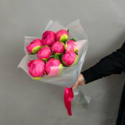 9 коралловых пионов